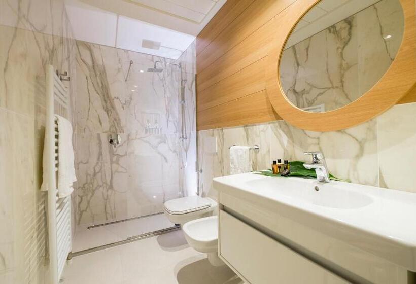 هتل Metropol Ceccarini Suite   Luxury Apartments