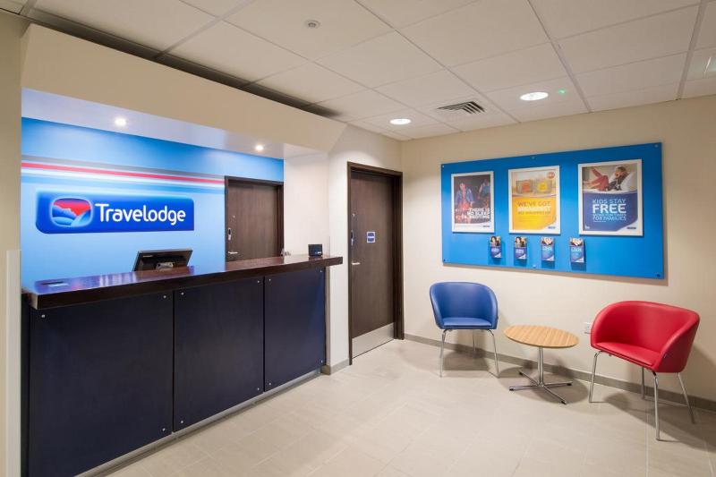 Отель Travelodge Egham