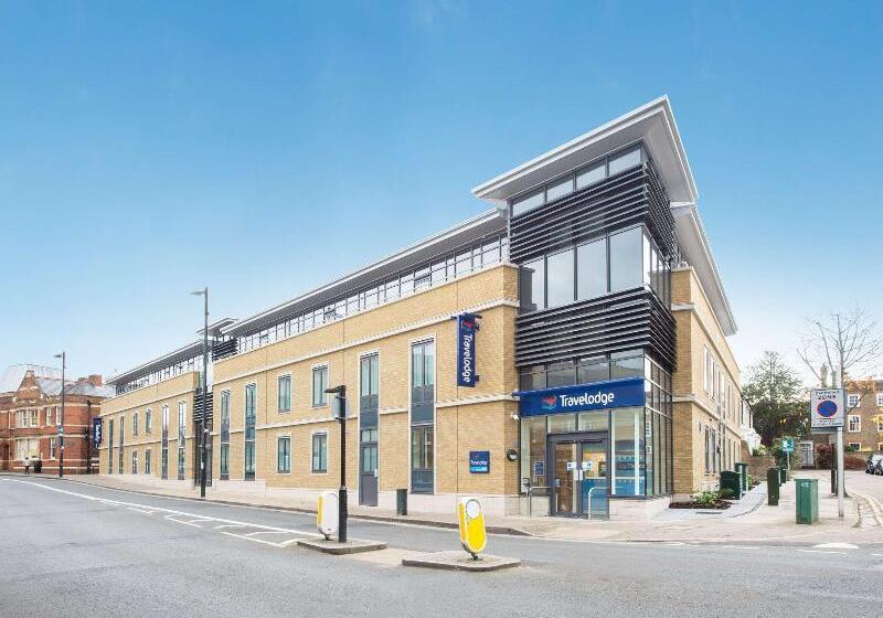 Отель Travelodge London Richmond Central