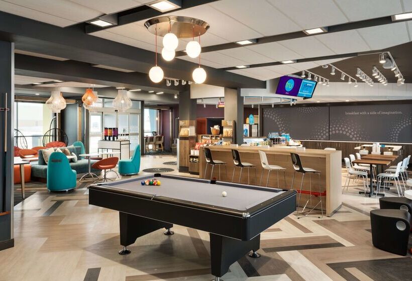 هتل Tru By Hilton Cedar Rapids Westdale