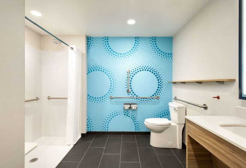 هتل Tru By Hilton Cedar Rapids Westdale