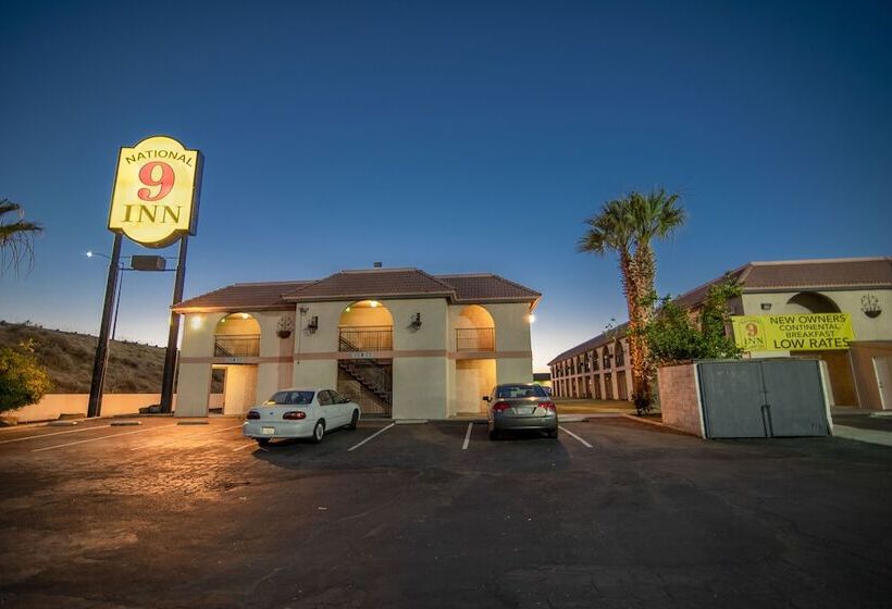 בית מלון כפרי National 9 Inn