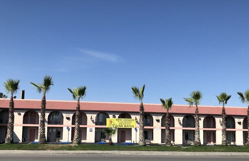 בית מלון כפרי National 9 Inn