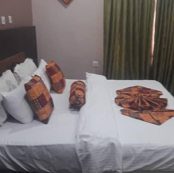 هتل Transtell Suites & Apartments