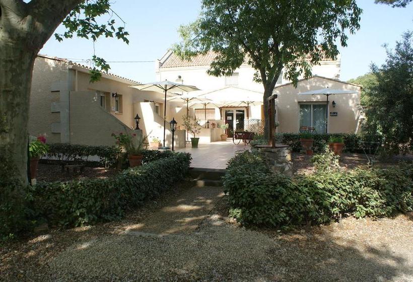 تختخواب و صبحانه Chambres D'hôtes La Gardie