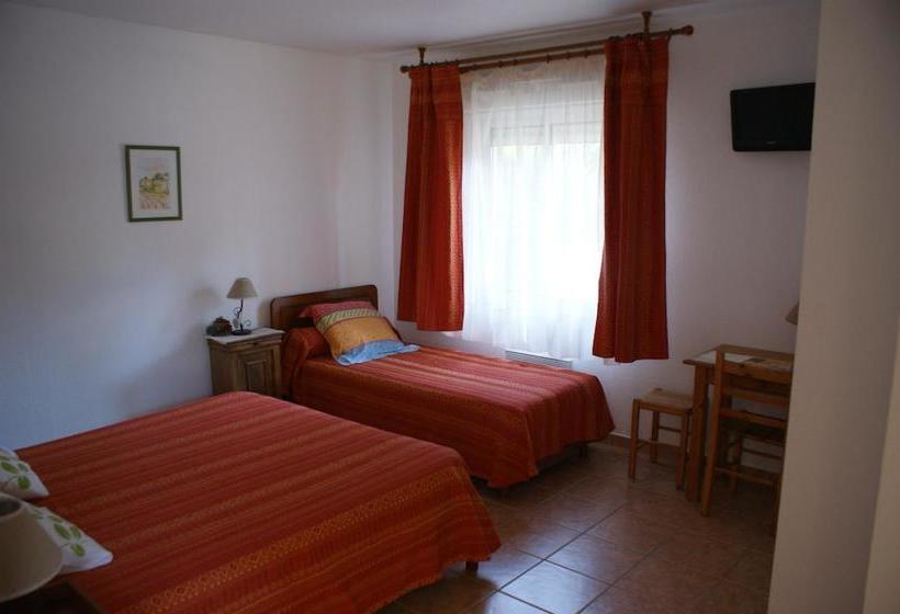 تختخواب و صبحانه Chambres D'hôtes La Gardie