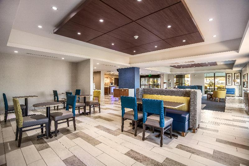 בית מלון כפרי Holiday Inn Express & Suites Tulsa East   Catoosa, An Ihg