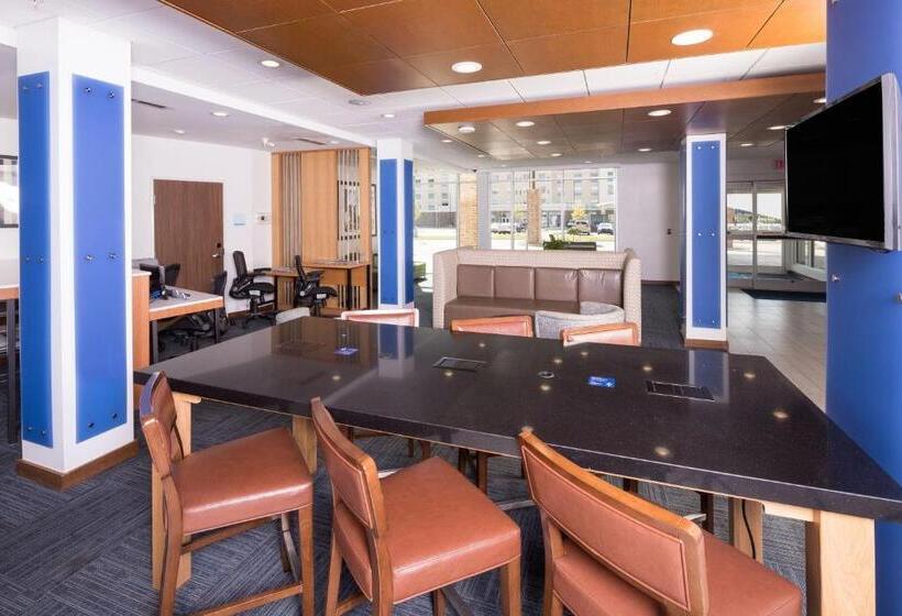 هتل Holiday Inn Express & Suites   Kalamazoo West, An Ihg