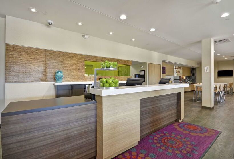 هتل Home2 Suites By Hilton Stow