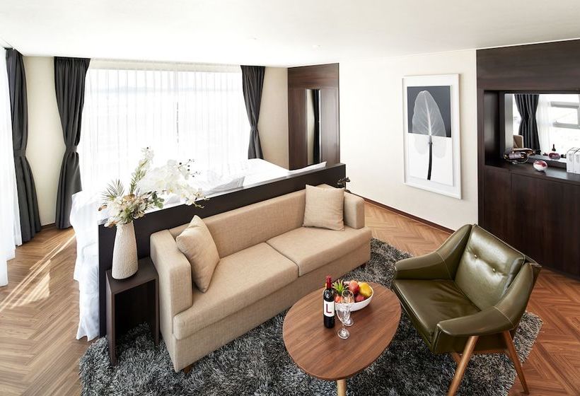 בית מלון כפרי Ramada Encore Pyeongtaek