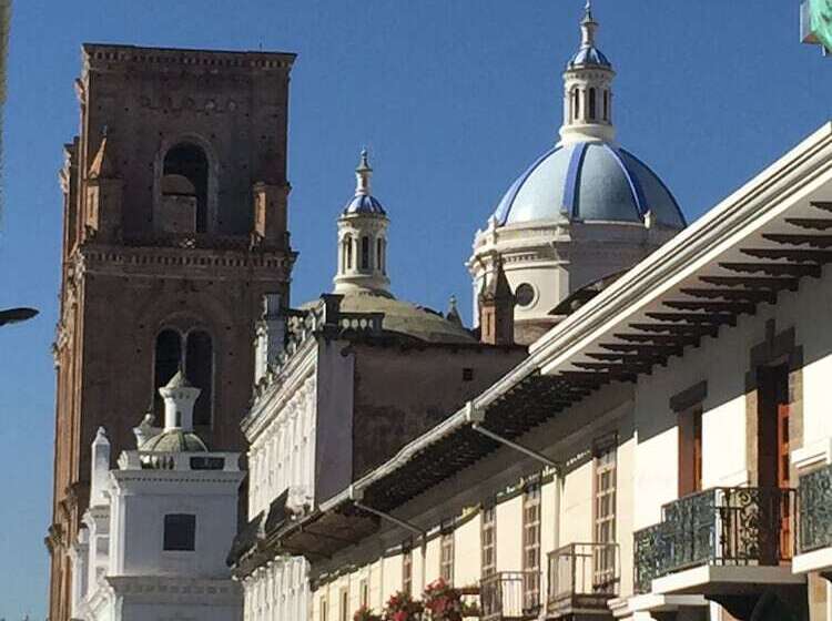 هاستل Hostal Latina