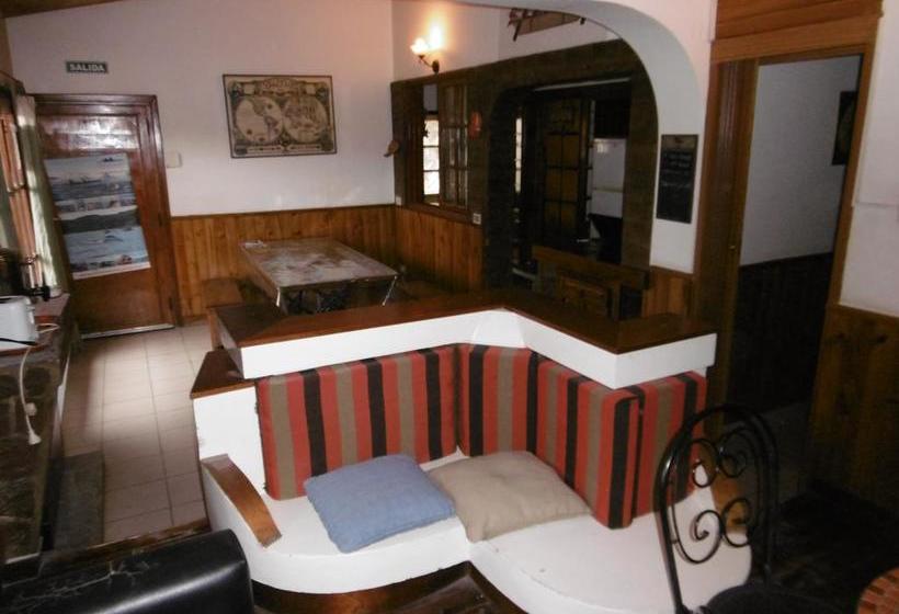 Hostel La Casa De Tounens