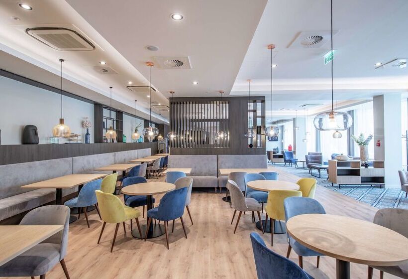 ホテル Hampton By Hilton Oswiecim