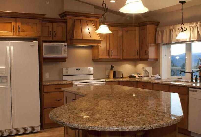 호텔 Misty Mountain Inn & Suites