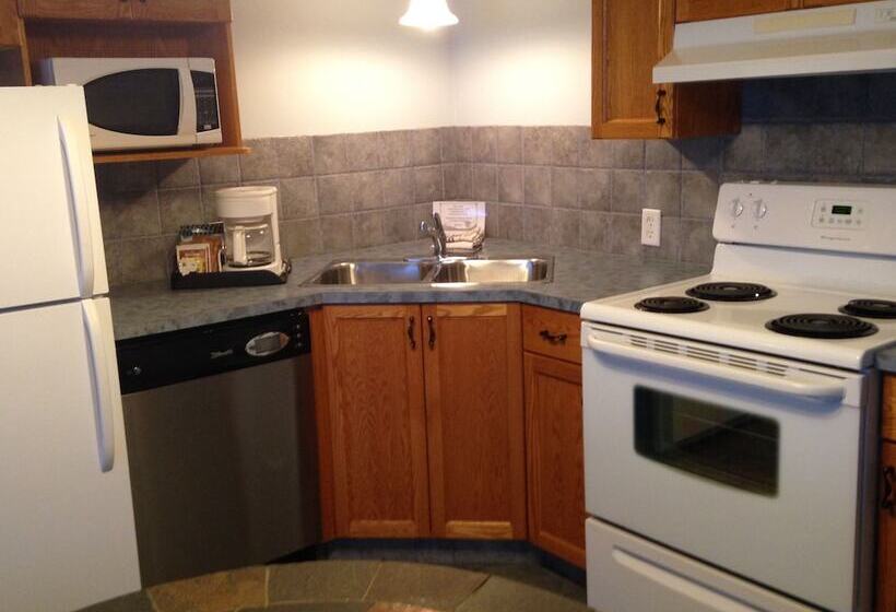 호텔 Misty Mountain Inn & Suites