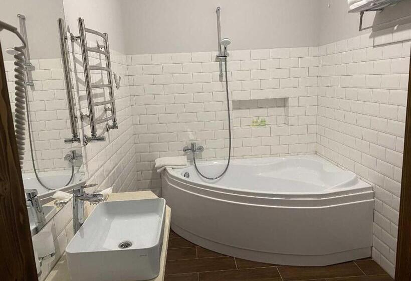 בית מלון כפרי Osonnya Karpaty Resort Medical & Spa