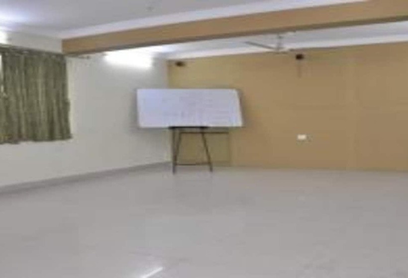 فندق Rajdhani Plaza