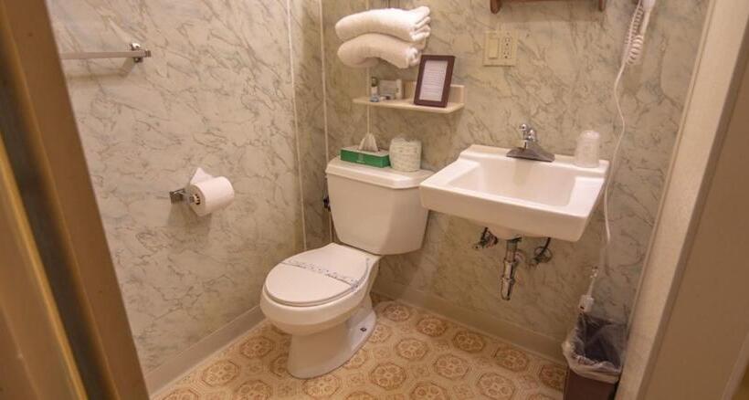 منتجع Ridges Inn & Suites