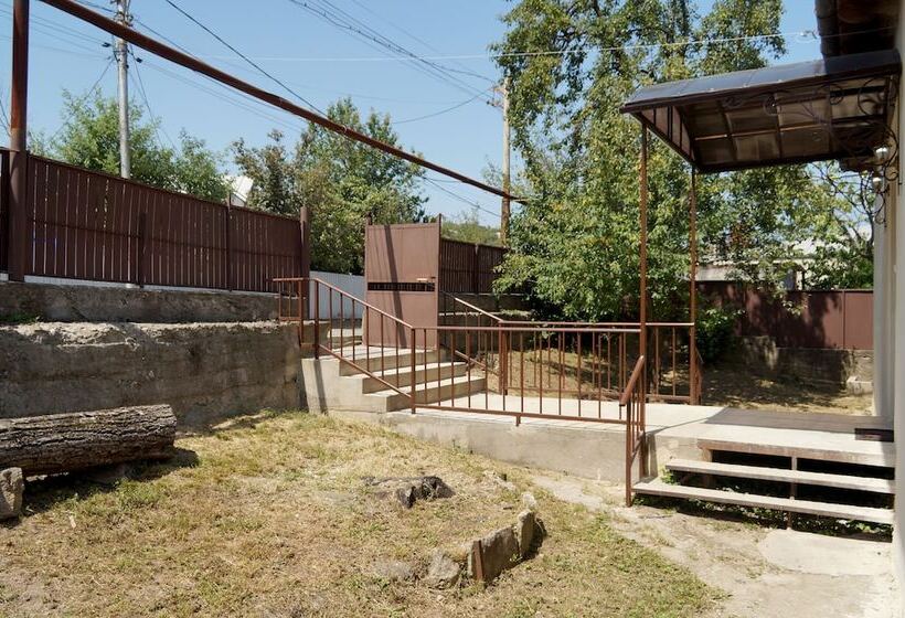 هاستل Mimino Guest House