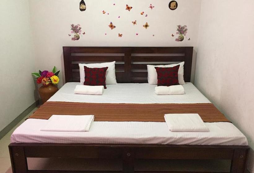 Aamiaismajoitus (B&B) Gamage Friendly Home