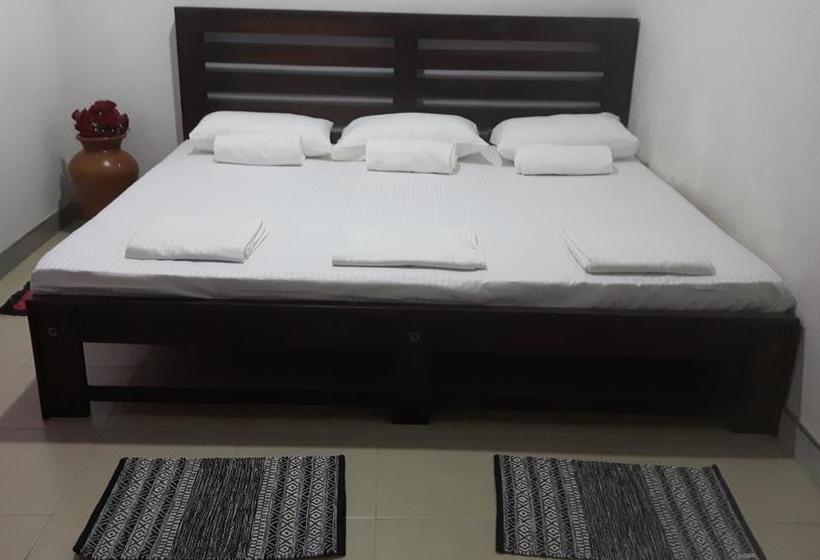 Aamiaismajoitus (B&B) Gamage Friendly Home