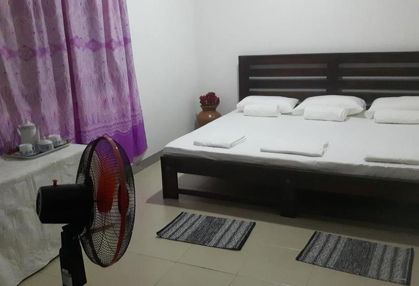 Aamiaismajoitus (B&B) Gamage Friendly Home
