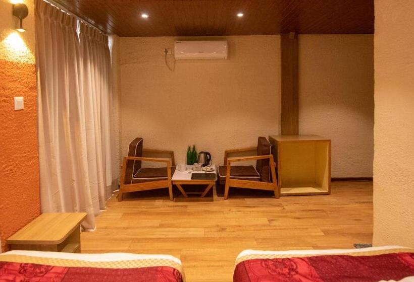 Everest Manla Resort