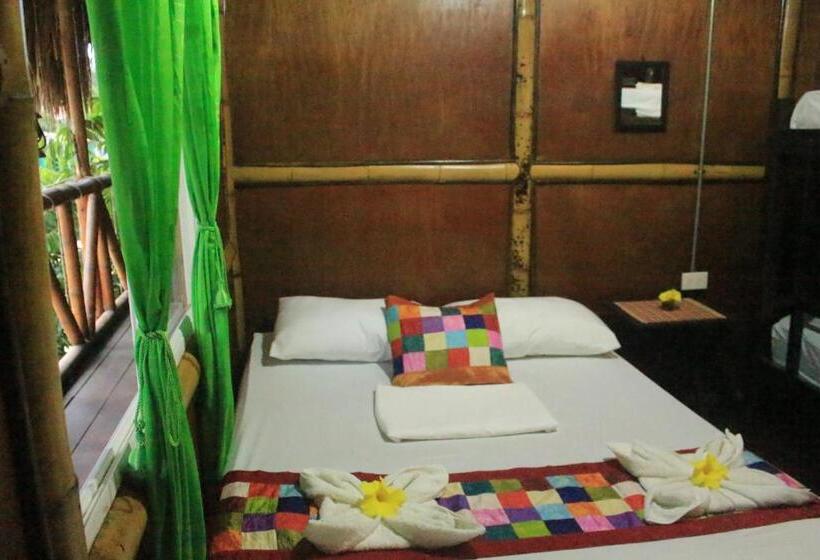 La Natura Hostel & Pool