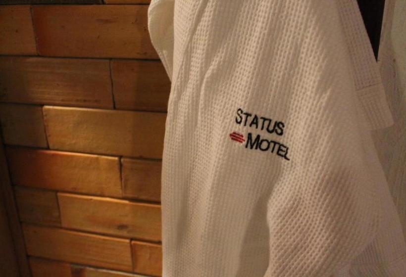 Status Motel