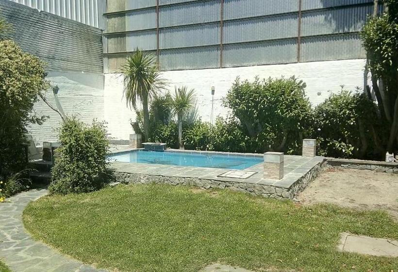 Universal Traveller's Hostel