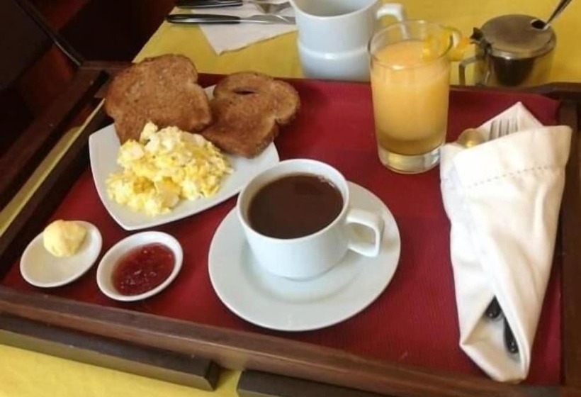 هتل Hostal Puertas Del Sol