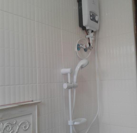 בית מלון כפרי B10 Airport Lodge