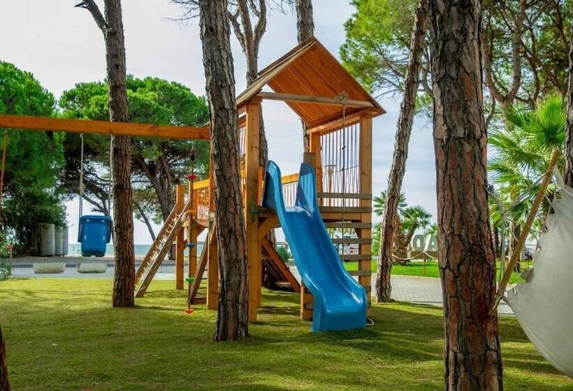 هتل Fllad Resort & Spa