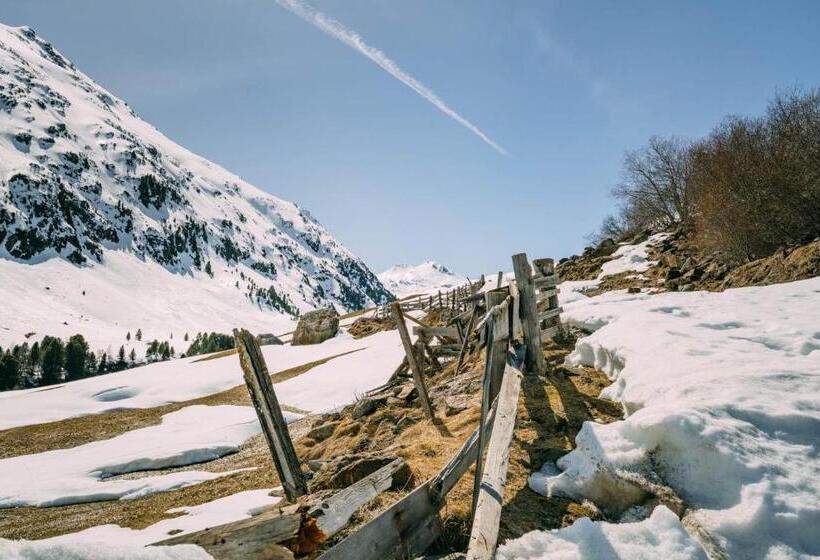 Отель Macun