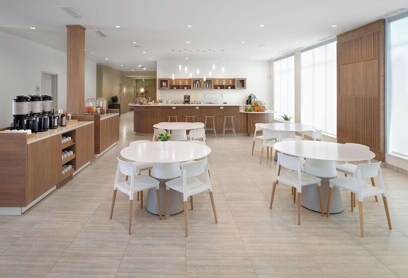 בית מלון כפרי Element Edmonton West