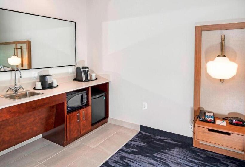 هتل Fairfield Inn & Suites By Marriott Ottawa Airport