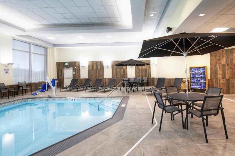 هتل Fairfield Inn & Suites By Marriott Ottawa Airport