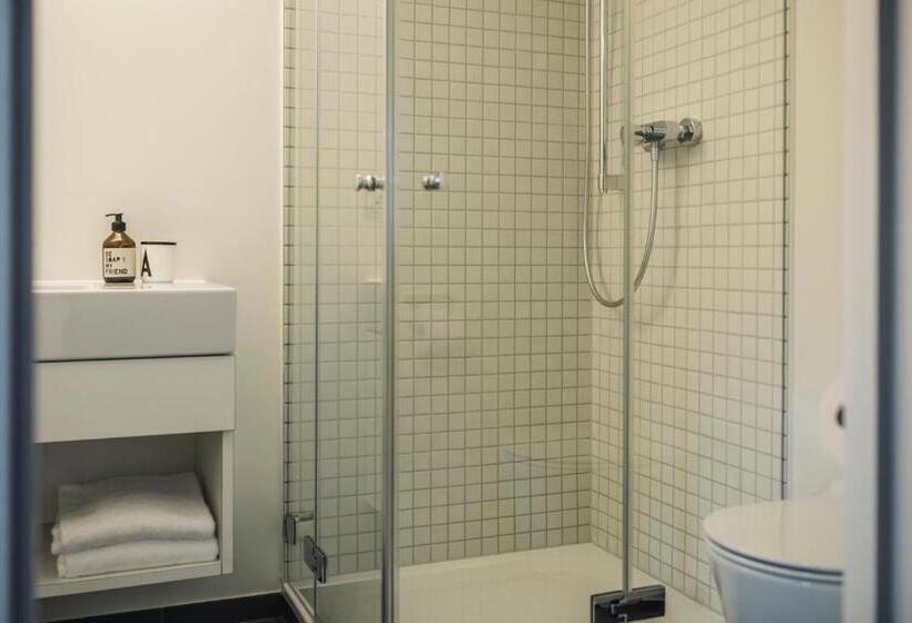 هتل Krone Hard   Self Check In