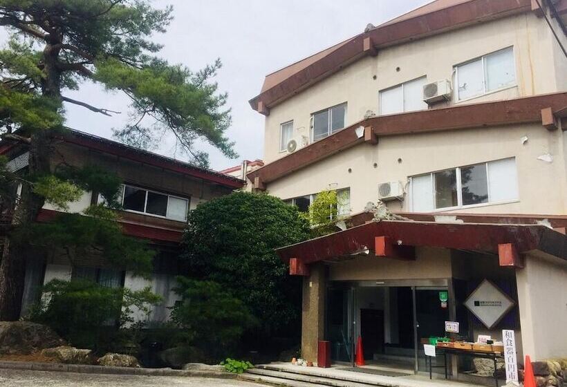Iwamuro Slow Hostel