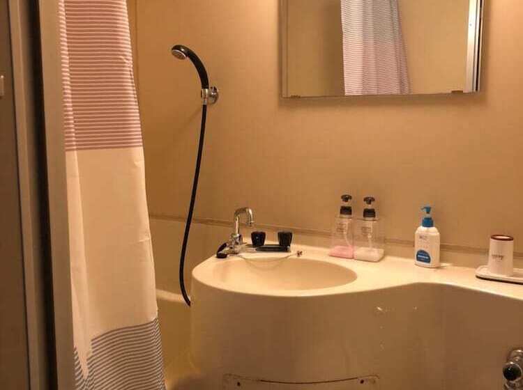 Iwamuro Slow Hostel