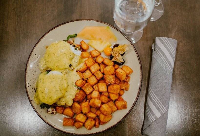 هتل Hilton Garden Inn Fredericton