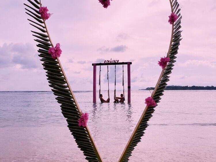استراحتگاه Pinkcoco Gili Air   Constant Surprises & For Cool Adults Only