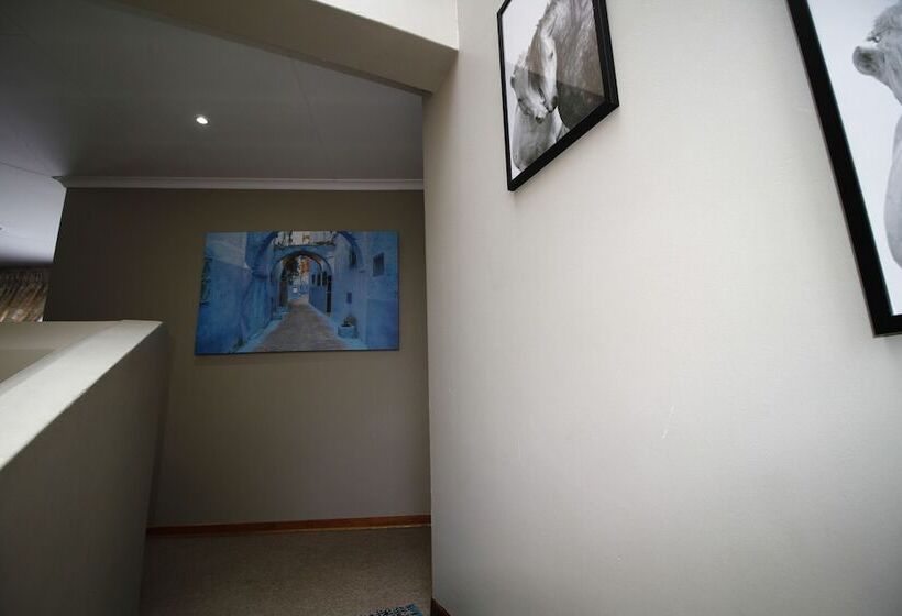 تختخواب و صبحانه Waterfall Guesthouse