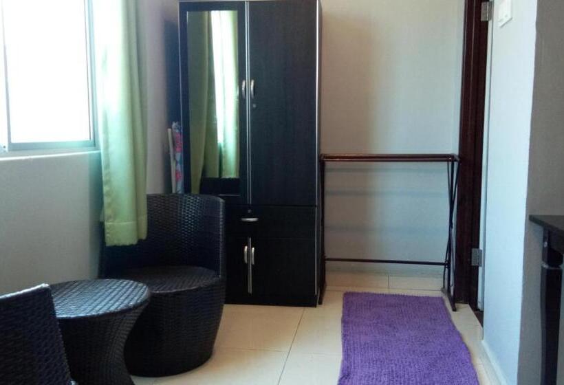 هتل D Lima Beach Inn