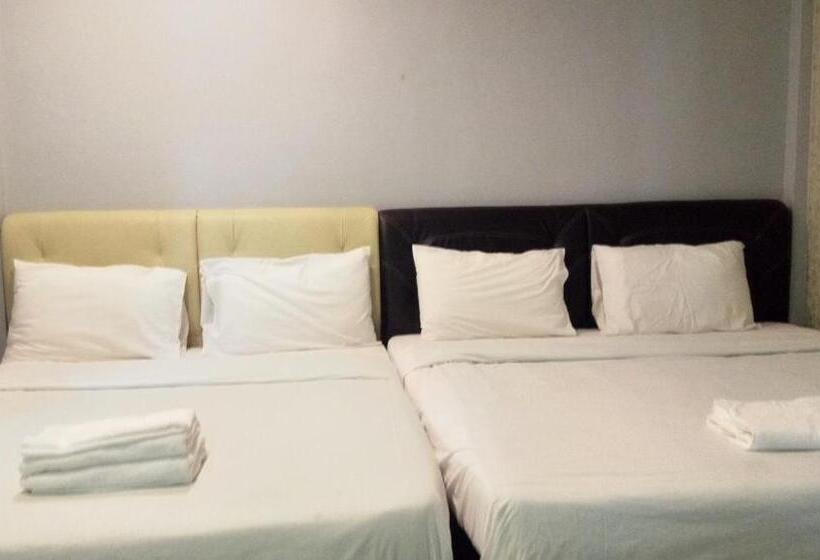 هتل D Lima Beach Inn
