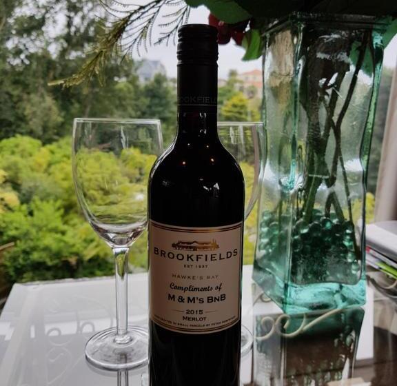 تختخواب و صبحانه Mnm's Bnb