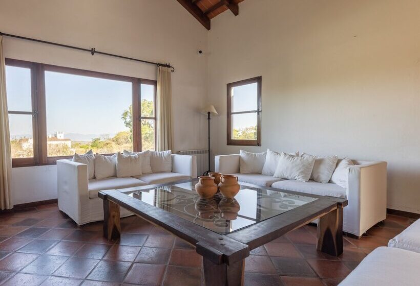 تختخواب و صبحانه Torrontes