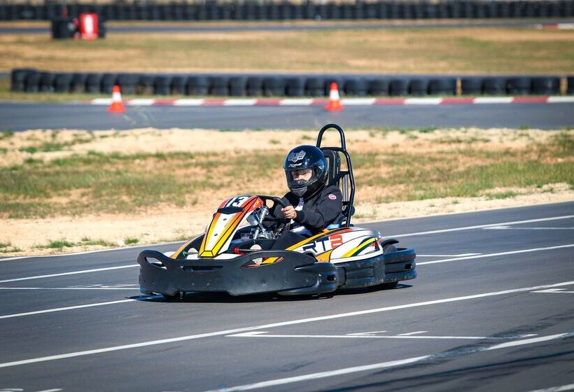 בית מלון כפרי Rydges Pit Lane