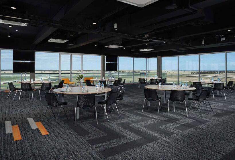 בית מלון כפרי Rydges Pit Lane