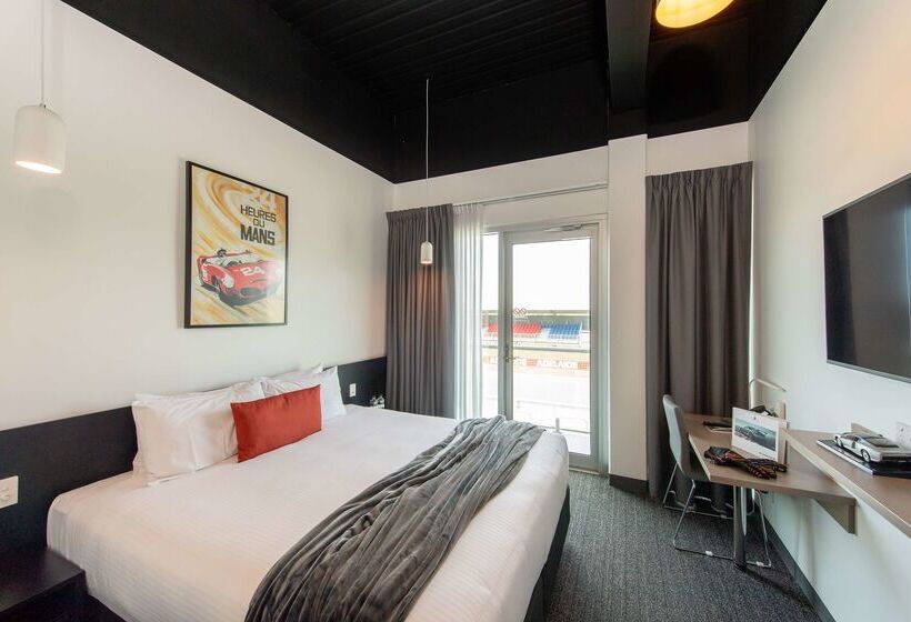 בית מלון כפרי Rydges Pit Lane